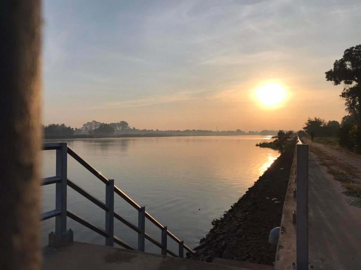 Romyen House Hotel Ban Nong Nam Khan Екстериор снимка