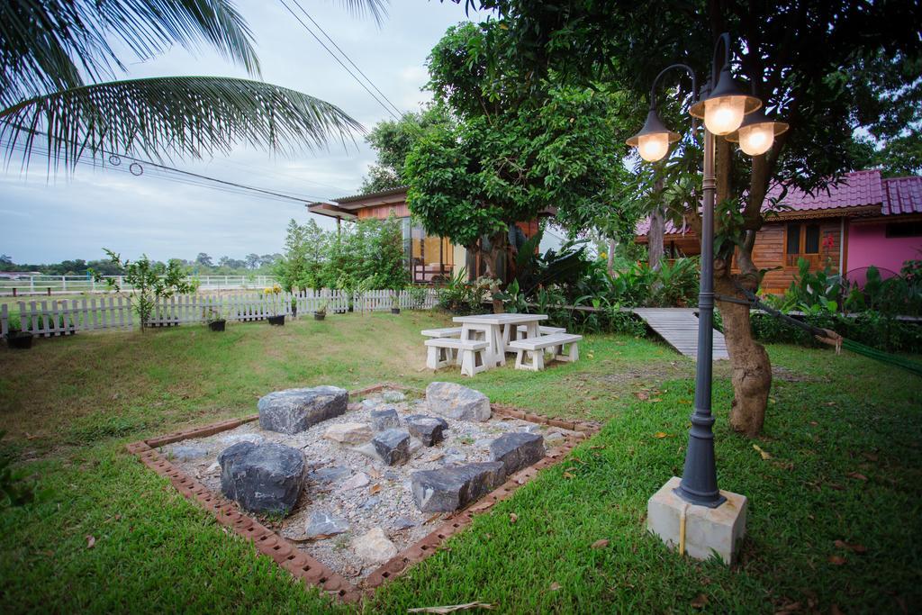 Romyen House Hotel Ban Nong Nam Khan Екстериор снимка