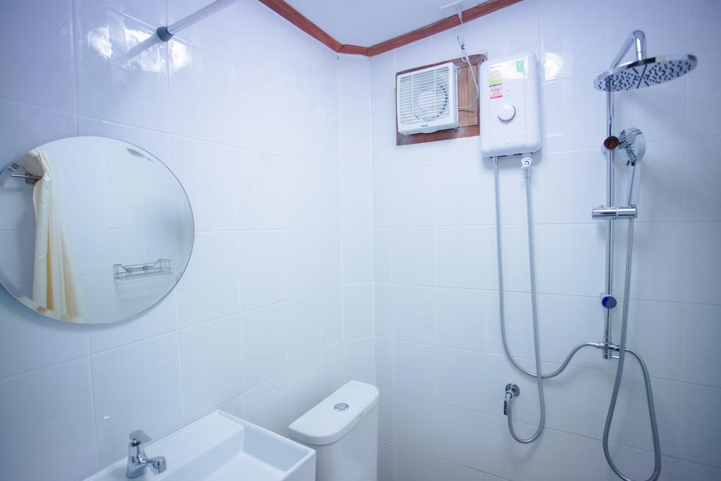 Romyen House Hotel Ban Nong Nam Khan Екстериор снимка